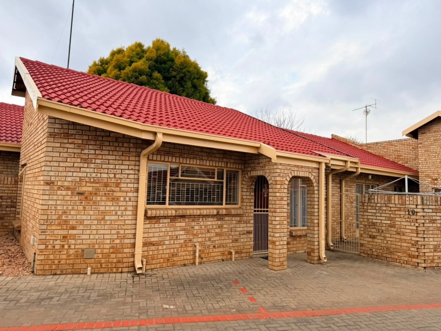 3 Bedroom Property for Sale in Kannoniers Park North West